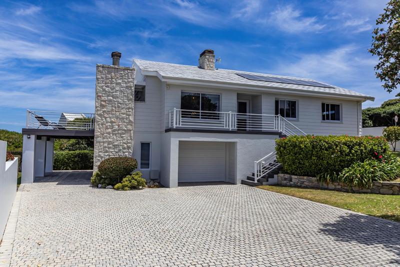 4 Bedroom Property for Sale in Sandbaai Western Cape